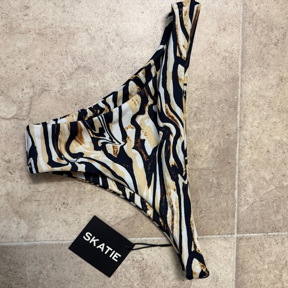 NWT- SKATIE One-Shoulder Bikini Set in Abstract Print - Picture 2 of 9